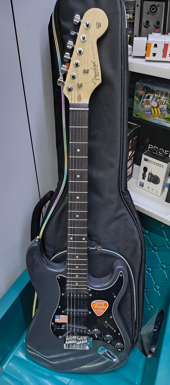 Fender Rhythm electric guitar + strap + 3m Jack to jack cable