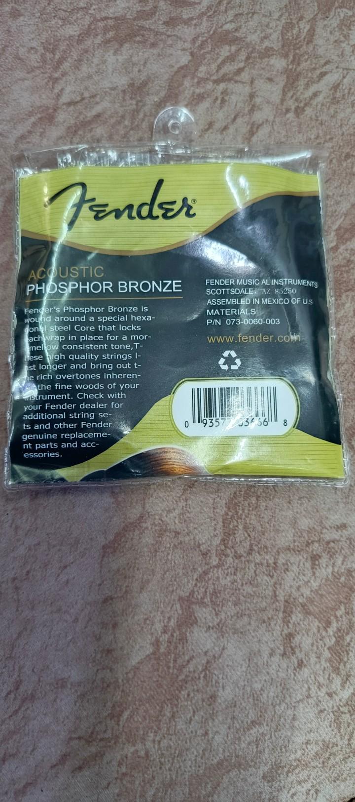 Fender Acoustic guitar strings: set of 6 fits all guitar sizes including acoustic and semi-acoustic guitars