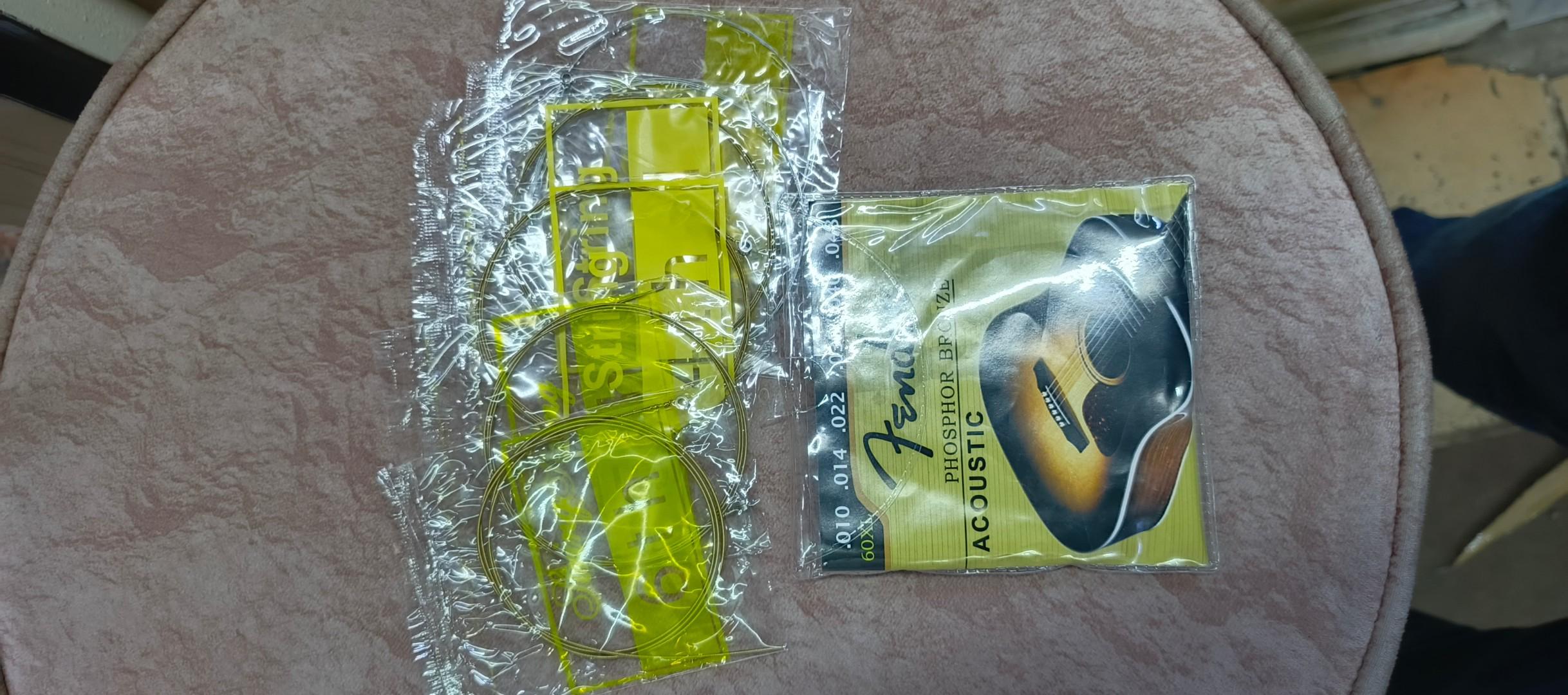 Fender Acoustic guitar strings: set of 6 fits all guitar sizes including acoustic and semi-acoustic guitars