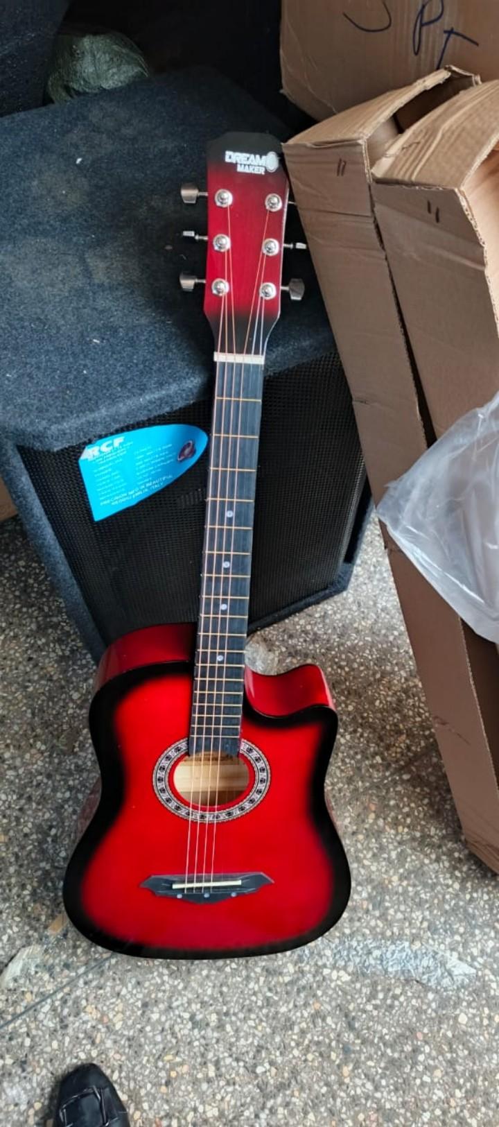 Semi-Acoustics guitars 38" plus Guitar pick, Bag and a Shoulder strap.