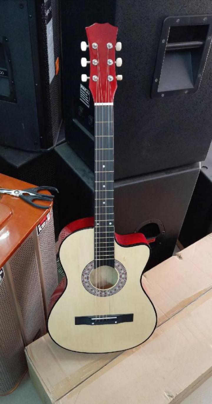 Acoustic Guitar 38" + Guitar bag and Shoulder strap