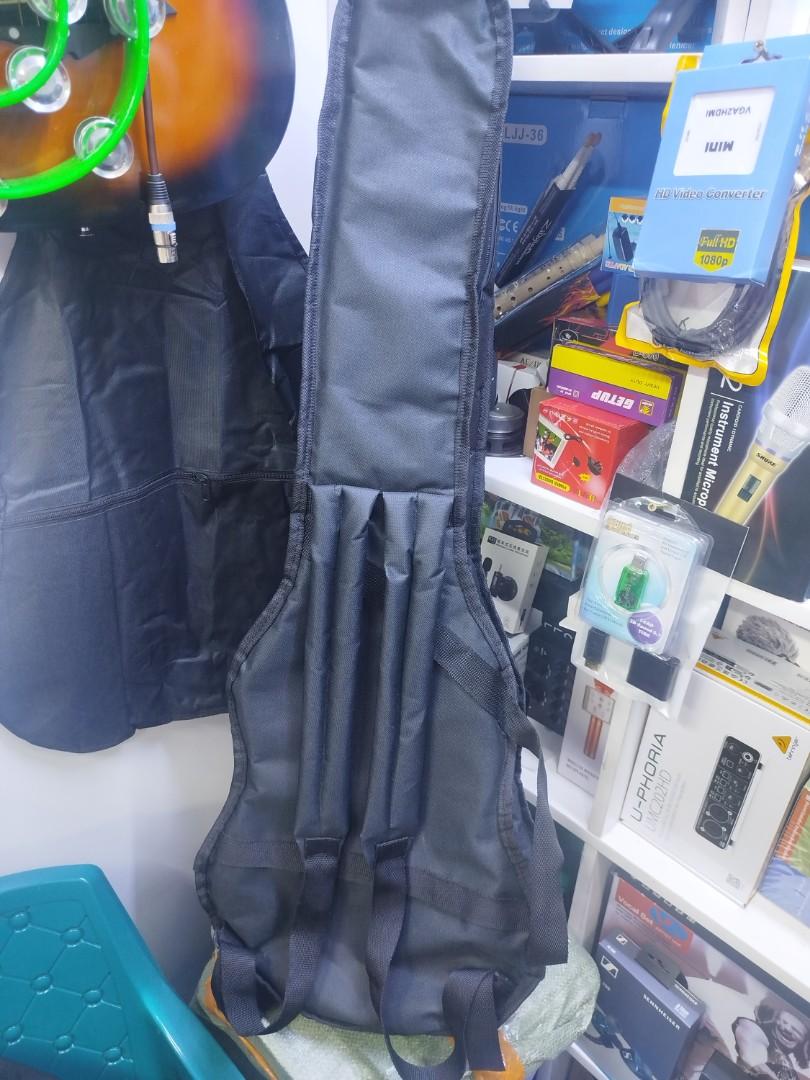 Professional Fender Solo Electric guitar+ Padded bag, strap and jack to jack