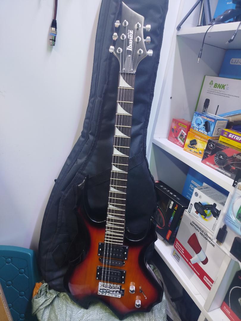 Classic IBanez Solo electric guitar+ padded bag + guitar shoulder strap