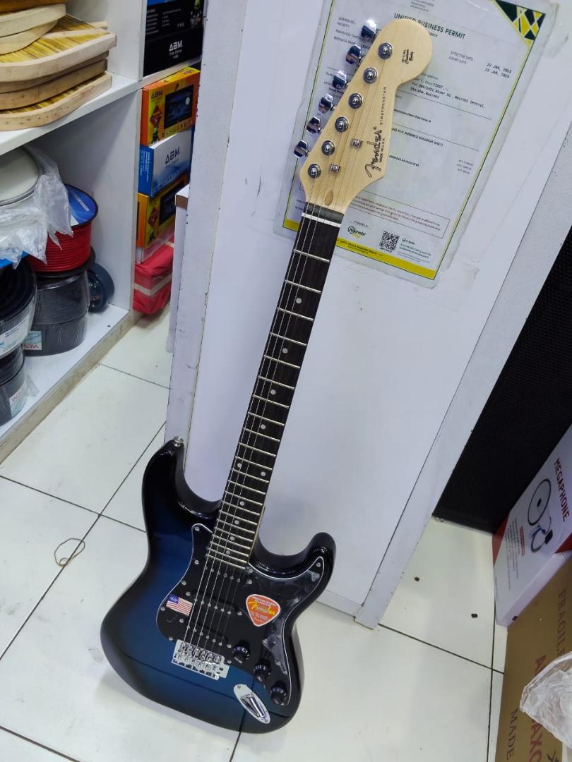 Professional Fender Rhythm Electric Guitar + shoulder strap + cable & RNK