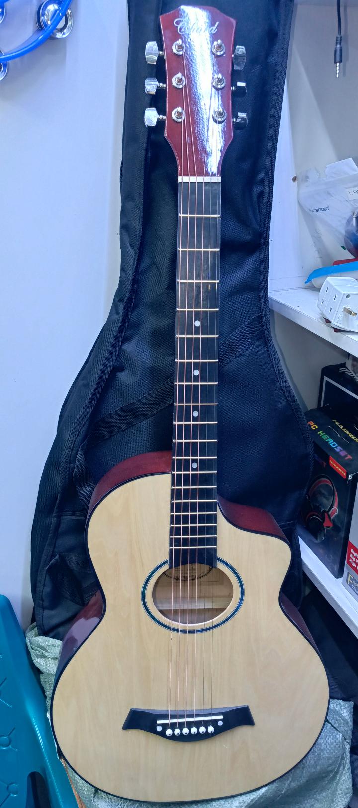 Classic Acoustic guitar Size 38" + shoulder strap & Guitar picks