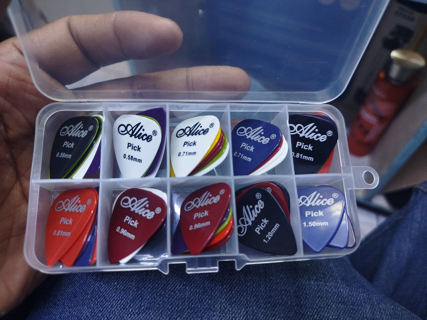 Classic Custom made Acoustic guitar Padded bag plus shoulder strap and 2 picks