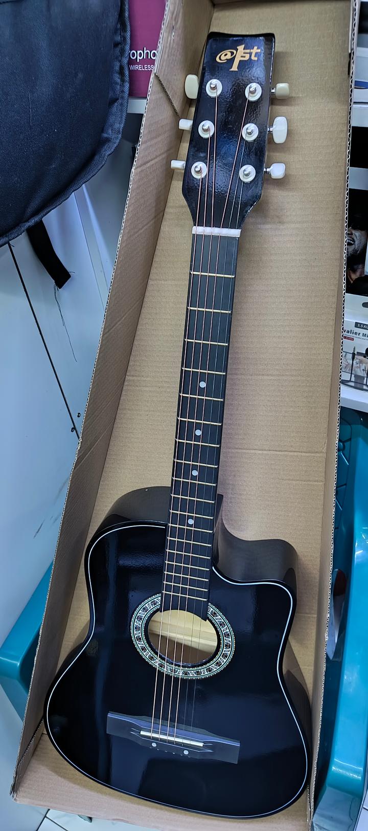 Quality 38" Acoustic guitar with guitar pick & shoulder strap