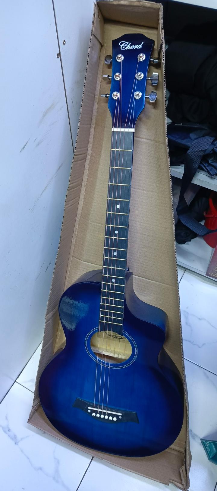 Quality 38" Acoustic guitar with guitar pick & shoulder strap