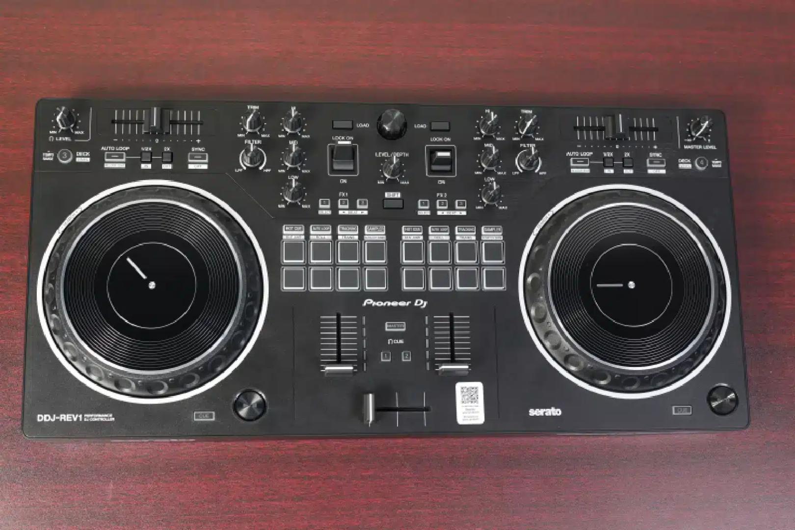 Pioneer DDJ-REV1

Scratch-style 2-channel DJ controller for Serato DJ Lite (Black)