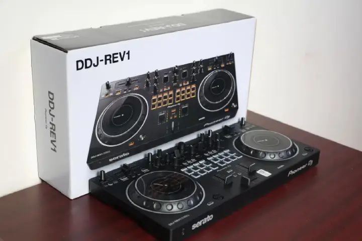 Pioneer DDJ-REV1

Scratch-style 2-channel DJ controller for Serato DJ Lite (Black)