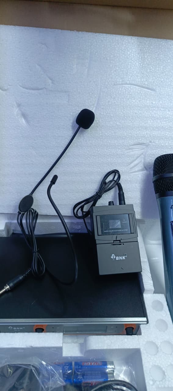 Bnk BK9/4 in 1 Professional Wireless Microphone with 2 hand held, lapel and head wireless microphone