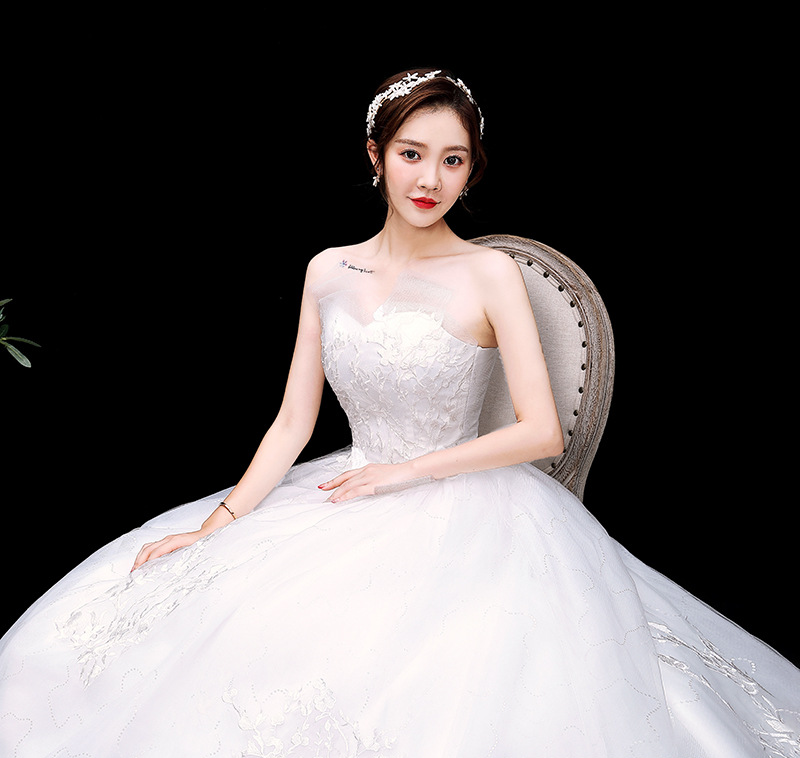 One shoulder wedding dress 2025 new bride trailing temperament small forest style French light wedding dress super fairy simple