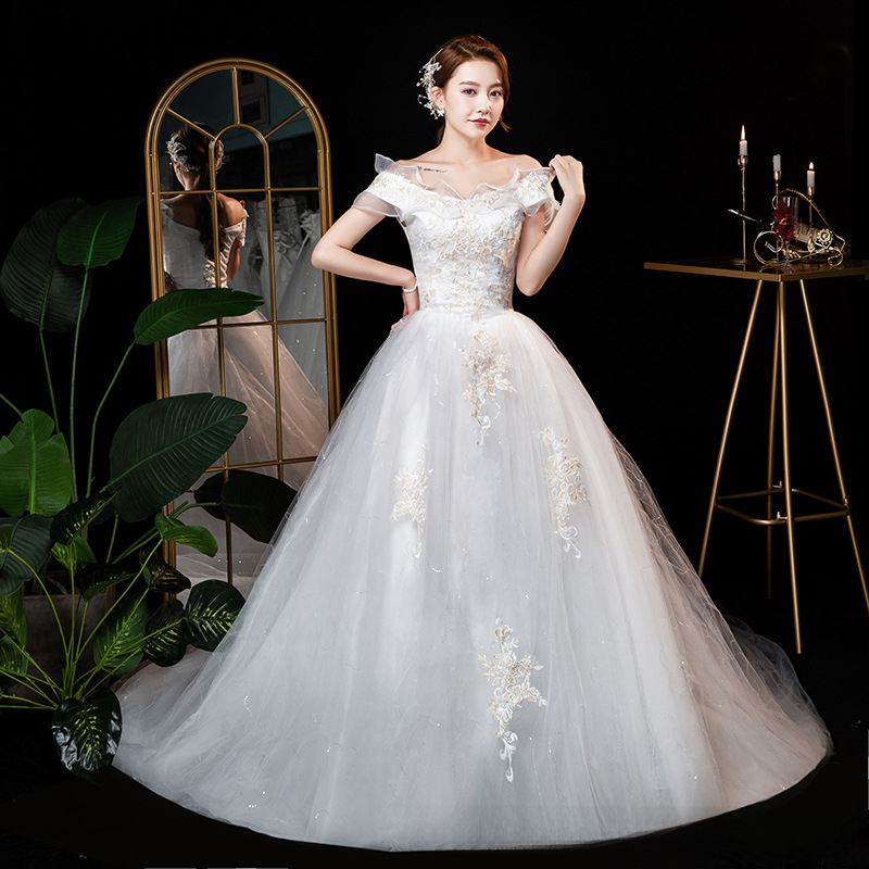 Light wedding dress 2025 new one-line shoulder-length bride slim V-neck trailing temperament princess forest main yarn