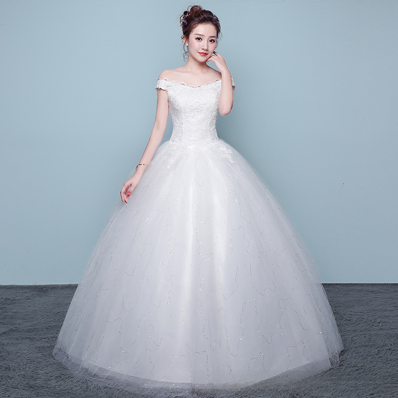 Light wedding dress 2025 new one-line shoulder-length bride slim V-neck trailing temperament princess forest main yarn