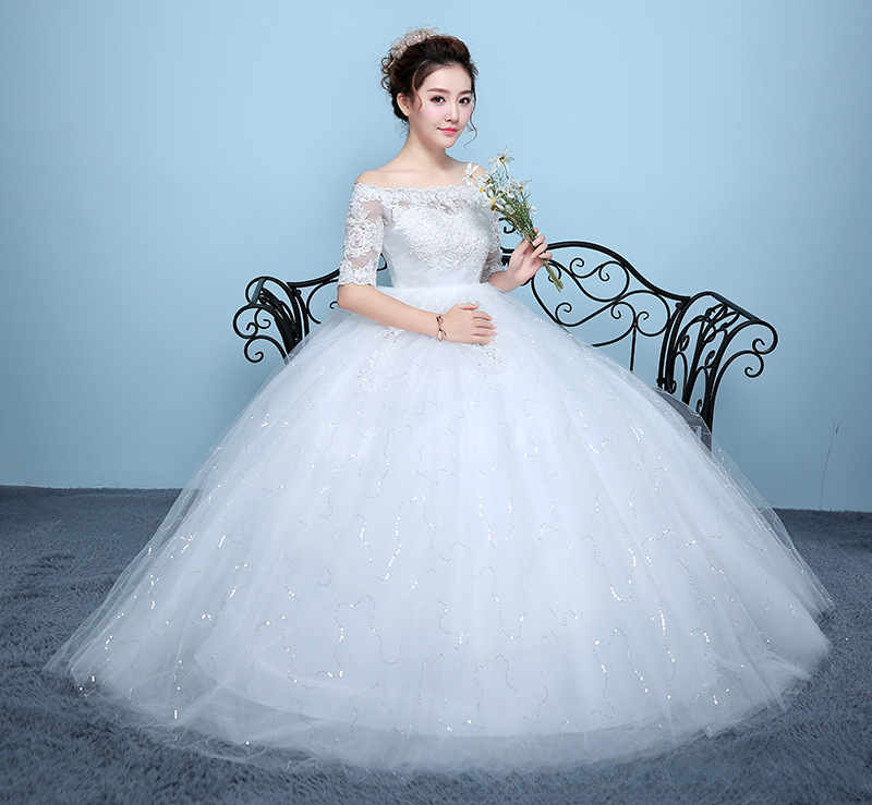 Light wedding dress 2025 new one-line shoulder-length bride slim V-neck trailing temperament princess forest main yarn