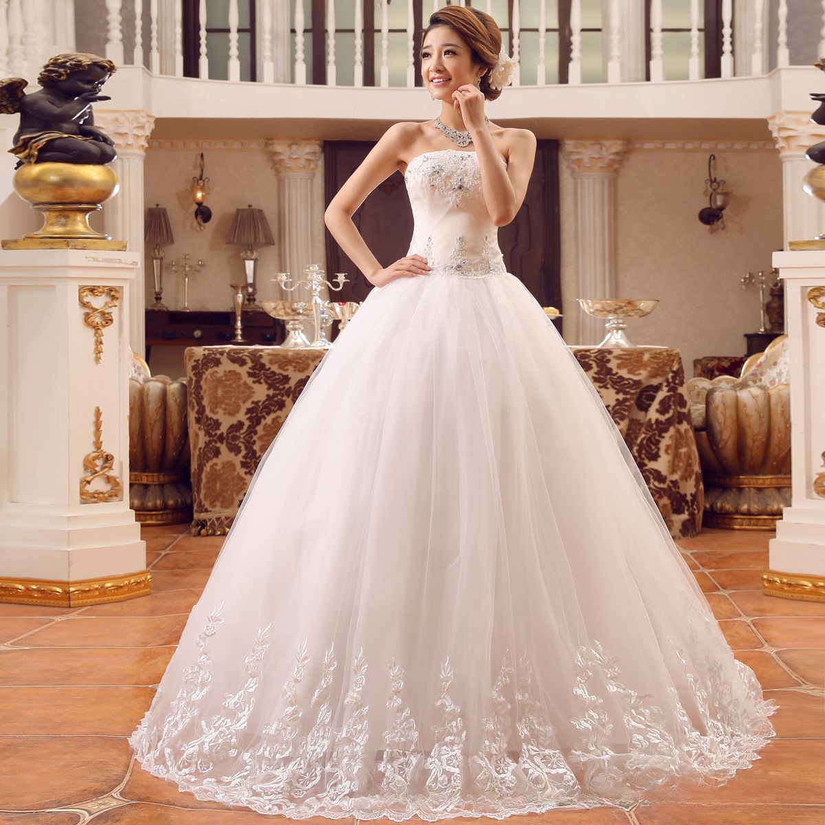 Light wedding dress 2025 new one-line shoulder-length bride slim V-neck trailing temperament princess forest main yarn