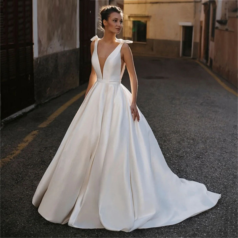 Exquisite white sleeveless wedding dress, temperament and sexy backless floor-length princess tulle dress 2025 new style