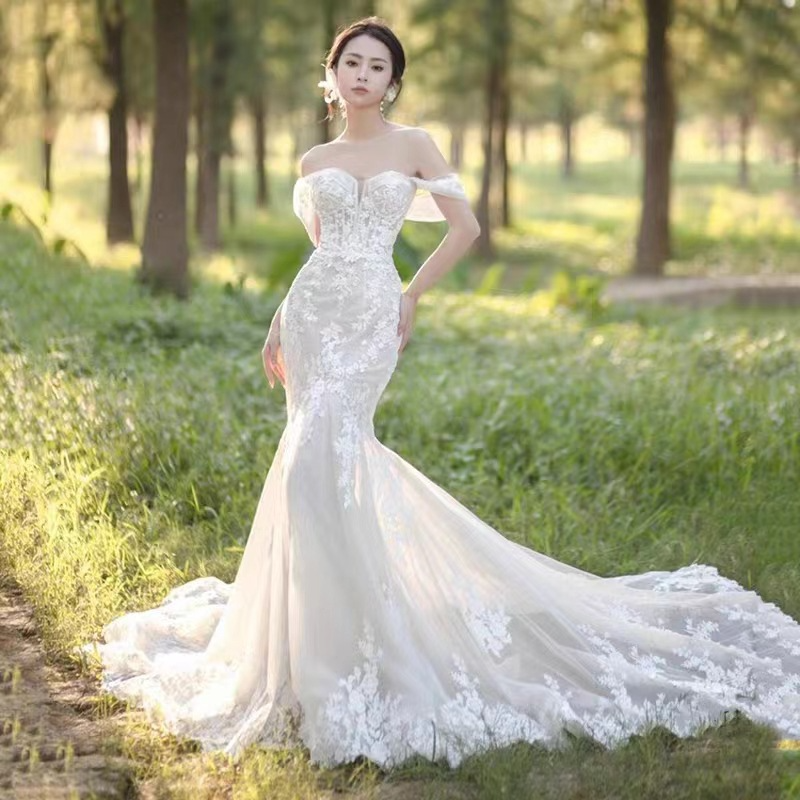 Wedding dress 2025 new style bridal lace slim fit deep v-neck light tail large backless cover arms temperament forest slim fit