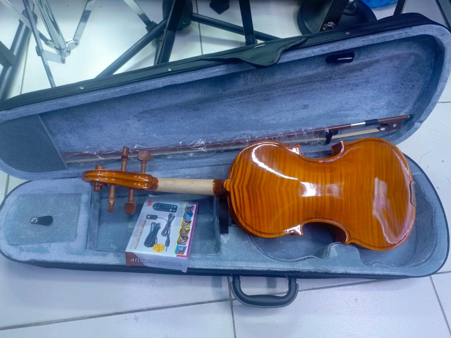 violin 4/4 maple leaf