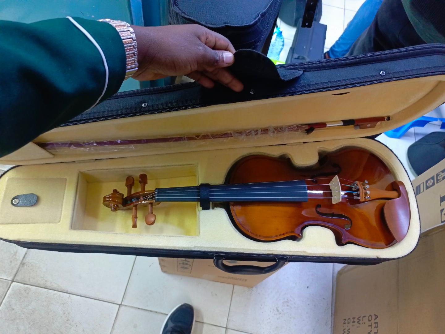 violin 4/4 maple leaf