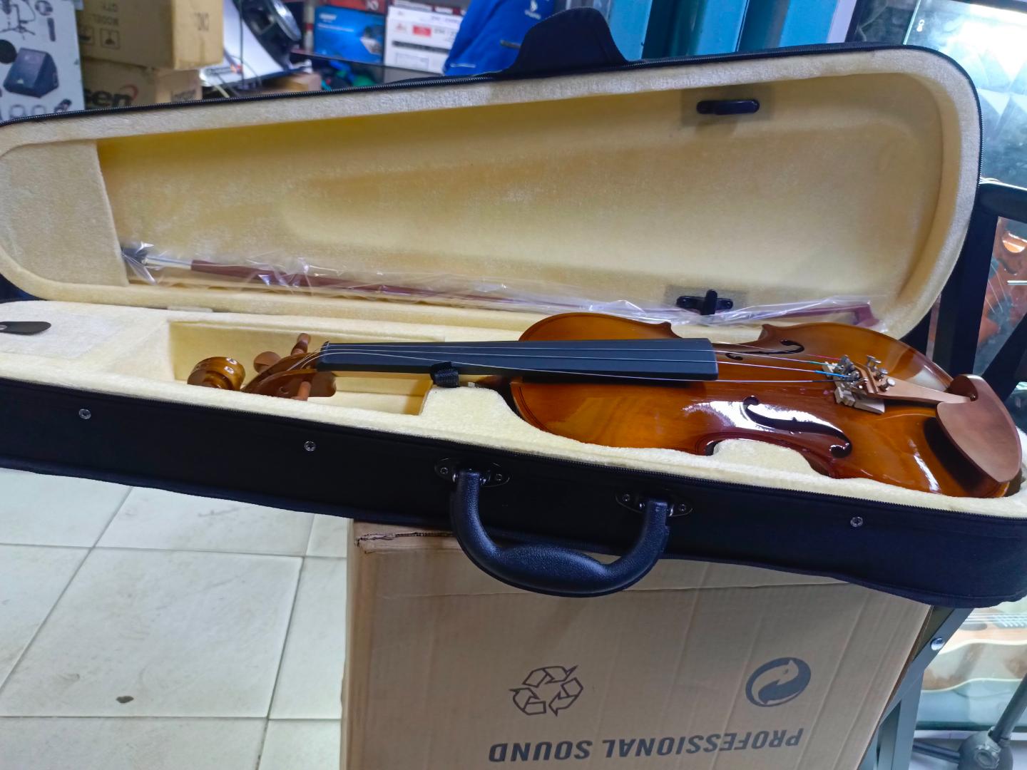 violin 4/4 maple leaf
