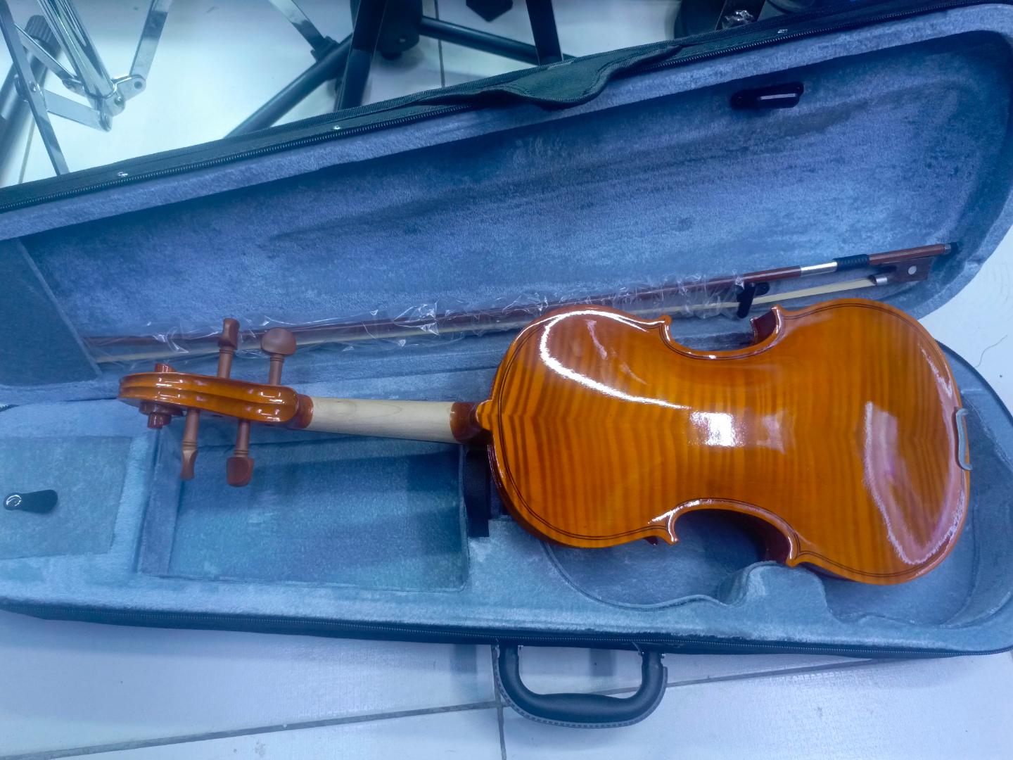 violin 4/4 maple leaf
