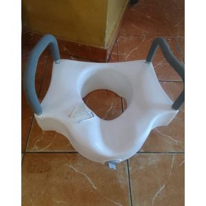 TOILET SEAT RAISER WITH ARMREST