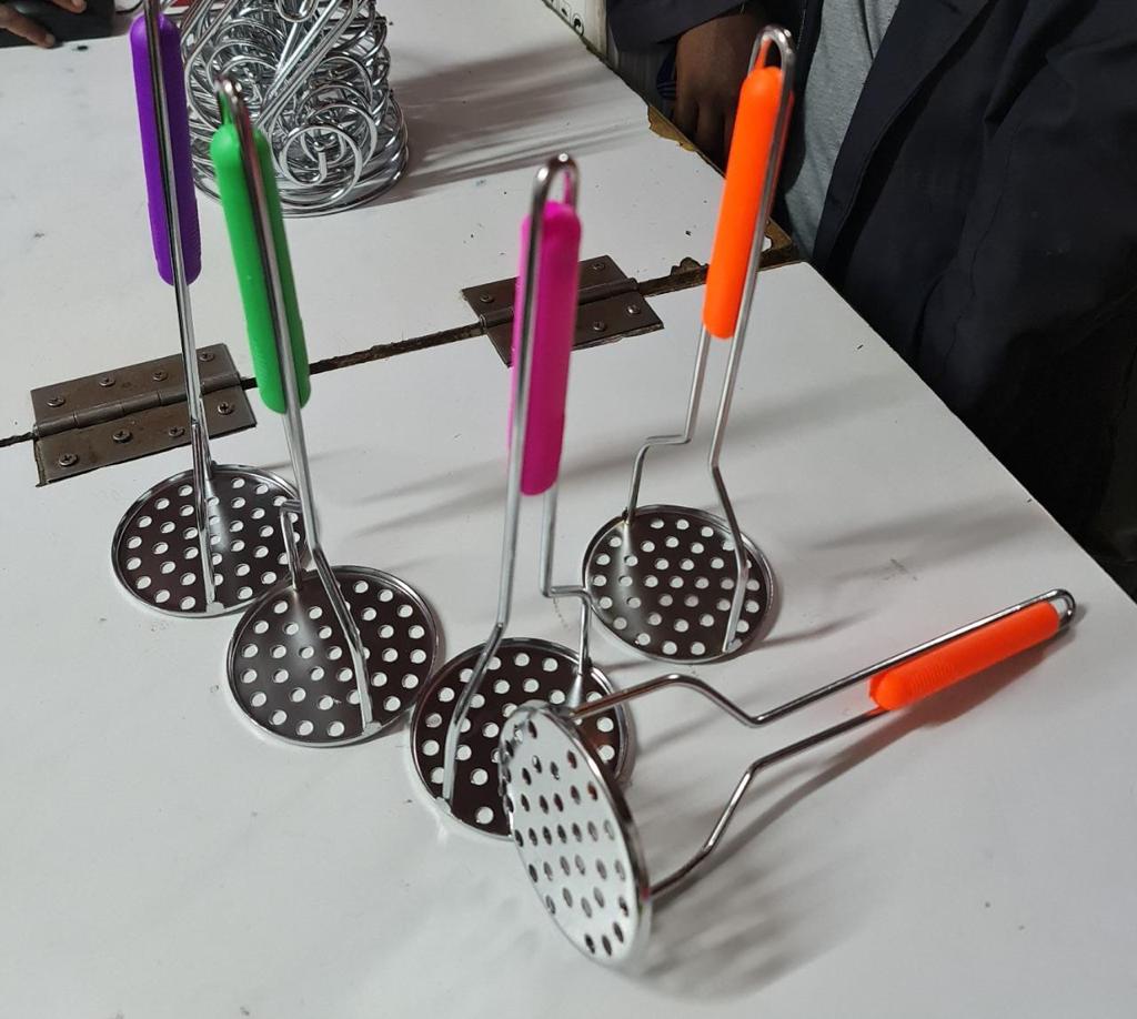 Potato  Masher .Made of rust-resistant food grade 430 stainless steel, food grade heat resistant handle with an anti skid material.
This potato smasher is simple in style but highly innovative .