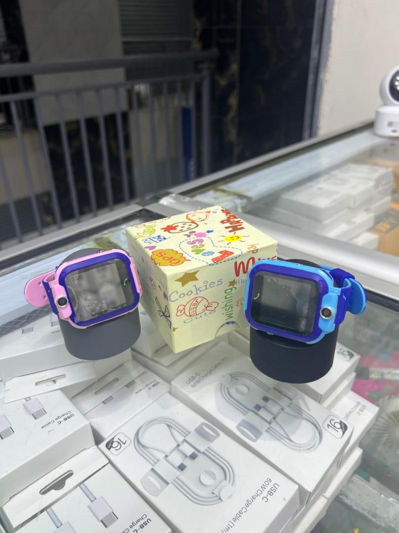 NEW FLASH SALES!! HRS KIDS SMART WATCH Waterproof Simcard Gps Tracker Q12 Kids Smartwatch with Real-Time Tracking and SOS Function