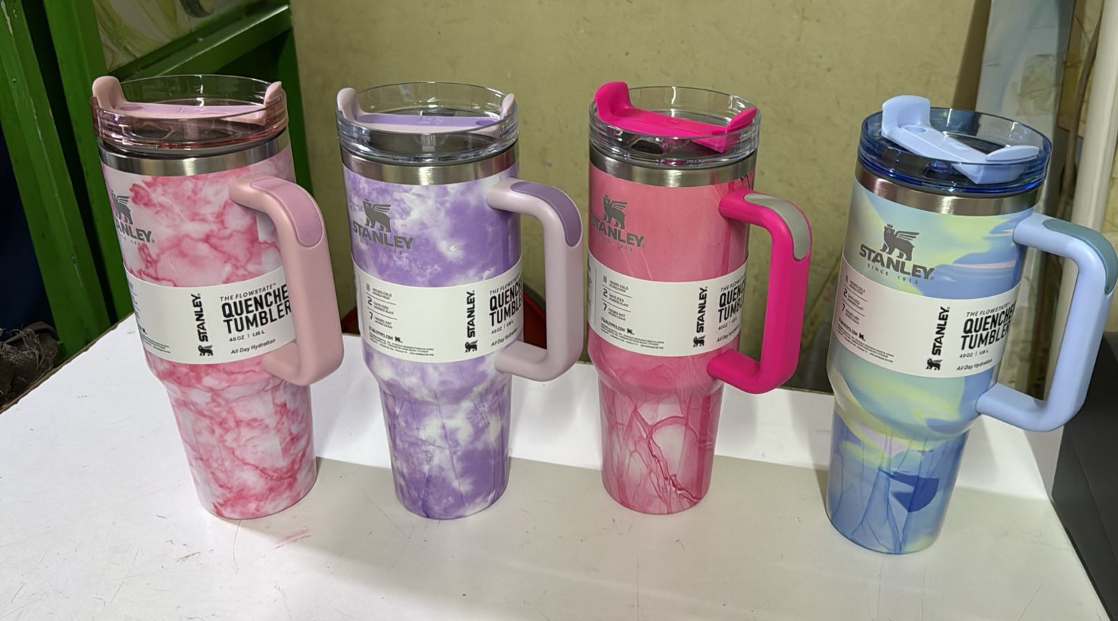 Marble Stanley Cups ✨
Sleek, stylish & built to impress 💯—crafted with a modern marble finish for that timeless luxury look. 🌟 Keeps your drinks icy cold or perfectly hot for hours while making a bo