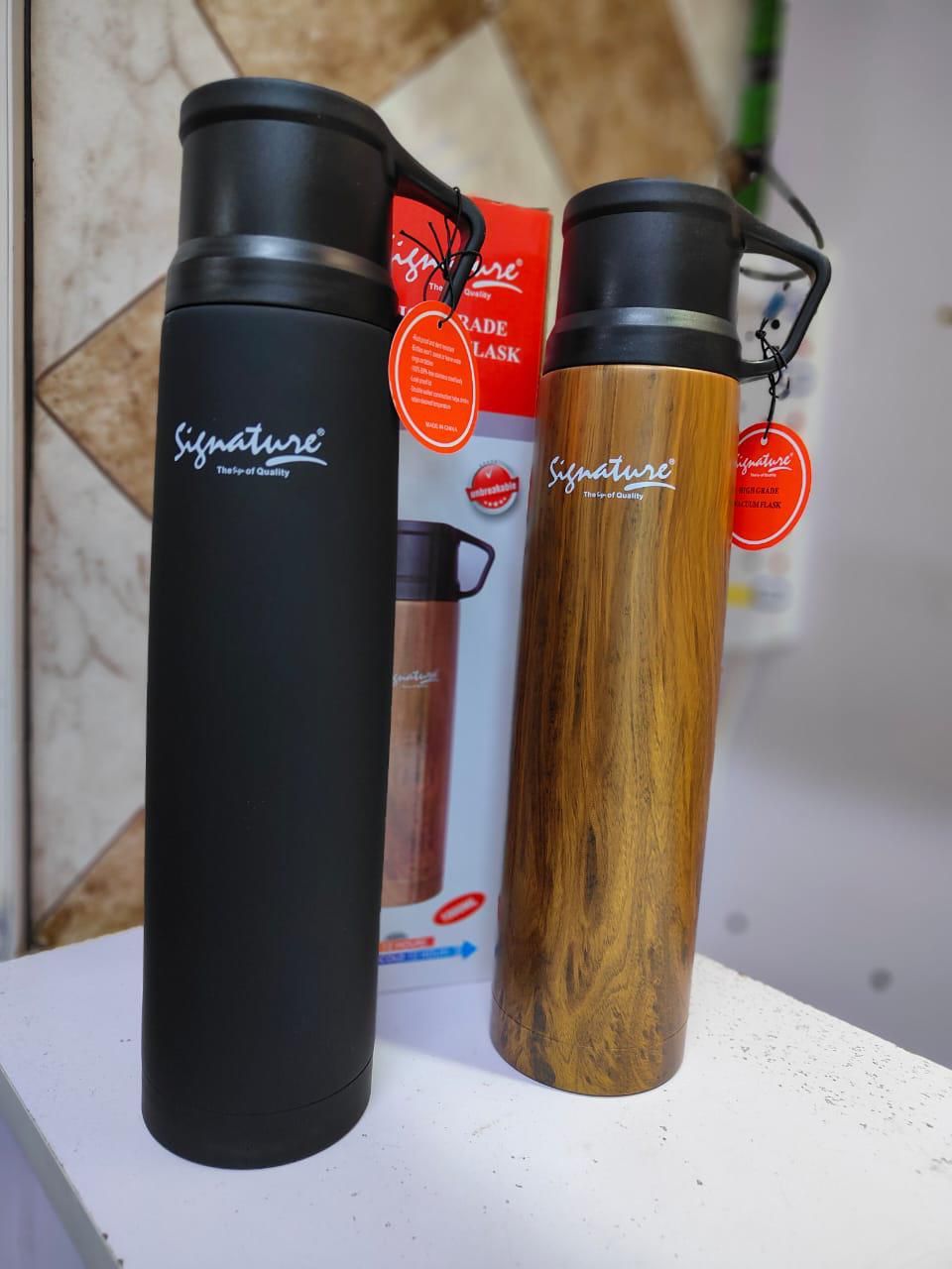 Signature 1L Flask – Keep your drinks just the way you like them! Sleek, durable, and perfect for home, office, or on-the-go. Hydration meets style in every sip! 💧