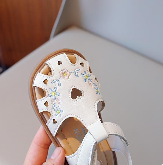 Baby girl sandals with soft bottom and toe cover, children's sandals, and princess shoes for girls