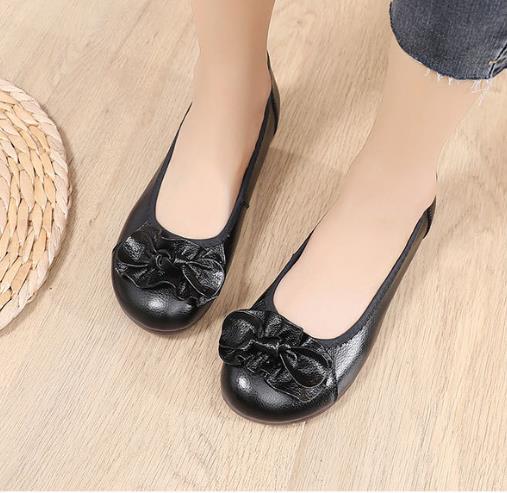 New Fashionable Round Head Leather Women's Flat Bottom Versatile Bean Single Shoes Flower Comfortable Soft Bottom Dancing Mom Shoes