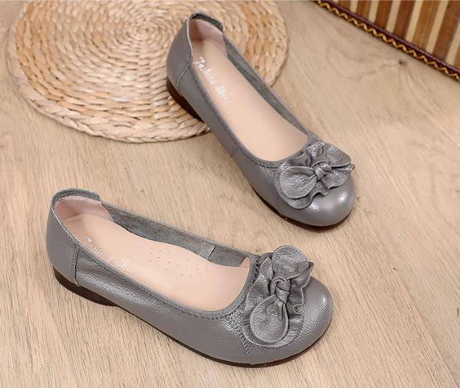 New Fashionable Round Head Leather Women's Flat Bottom Versatile Bean Single Shoes Flower Comfortable Soft Bottom Dancing Mom Shoes