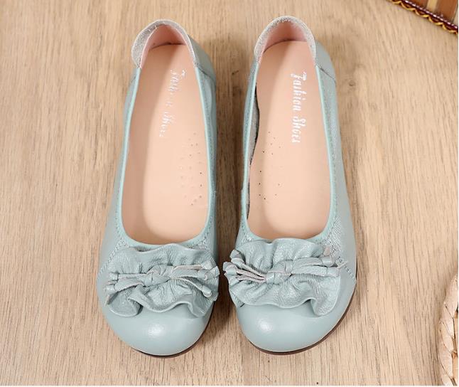 New Fashionable Round Head Leather Women's Flat Bottom Versatile Bean Single Shoes Flower Comfortable Soft Bottom Dancing Mom Shoes