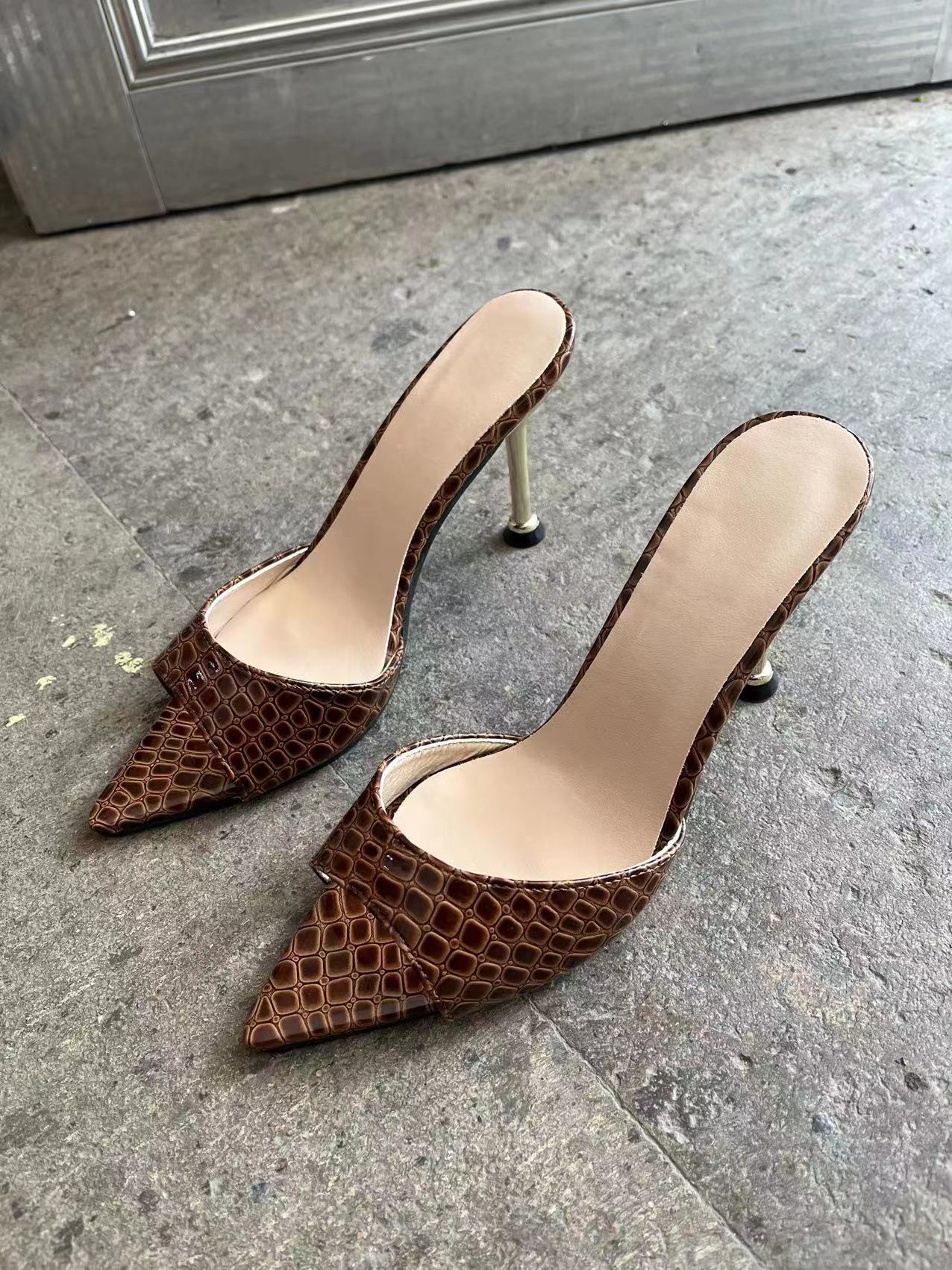 Women's shoes with snake patterns, exposed toes, pointed toes, high heels, cool slippers, fashionable slim heels, women's sandals