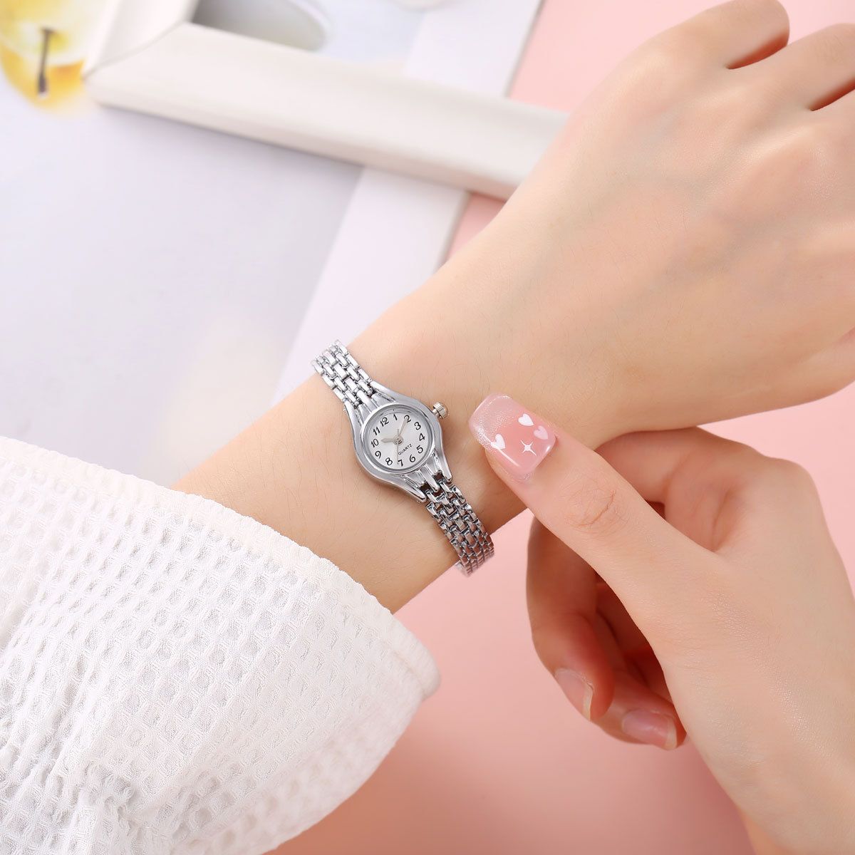 New Fashion Hot Selling Full Love Pendant Bracelet Women's Watch Gold Versatile Creative Bracelet Light Luxury Exquisite Women's Watch Watch