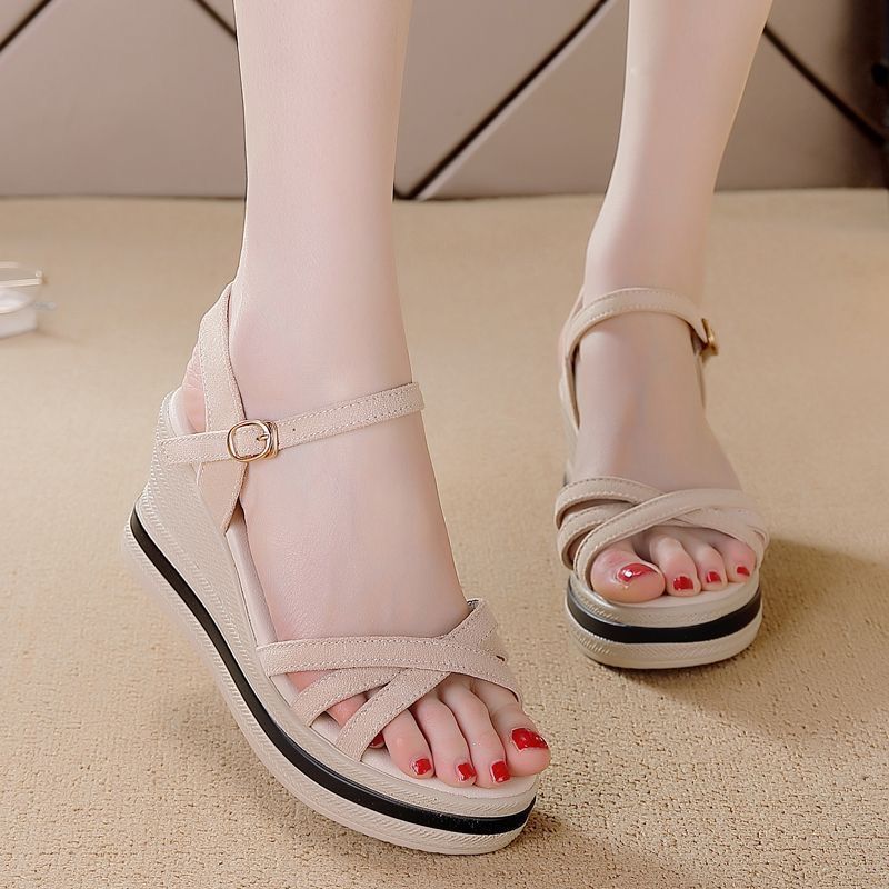 Hot selling wedge sandals for women's summer collection, thick soled anti slip mom shoes, lightweight and versatile, cool slippers for women
