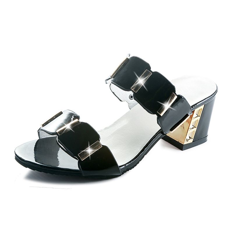 Large size new women's sandals with thick heels, cool slippers for women's summer fashion, women's one-piece slippers for outdoor wear, high heels for women