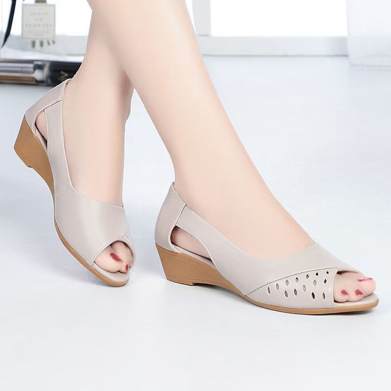 Real soft leather mom shoes, anti slip flat and comfortable sandals, women's new versatile plus size fish mouth shoes, wedge heels, summer women's shoes