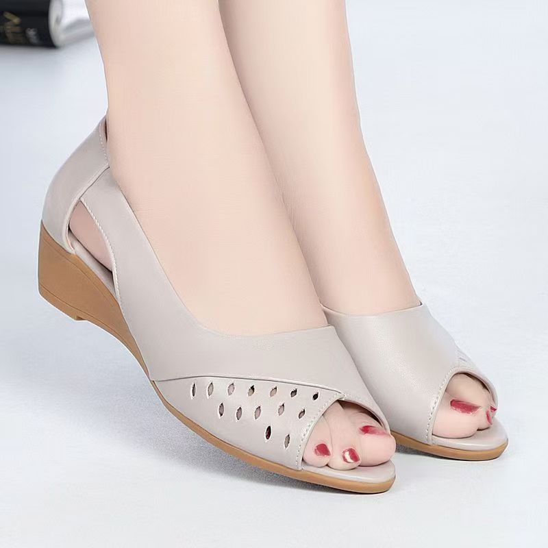 Real soft leather mom shoes, anti slip flat and comfortable sandals, women's new versatile plus size fish mouth shoes, wedge heels, summer women's shoes