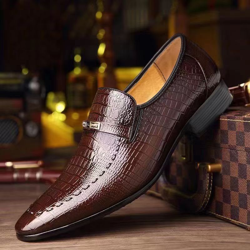 Imitation crocodile pattern square toe shallow mouth fashionable men's leather shoes, plus size embossed leather shoes, business leather shoes, single shoes