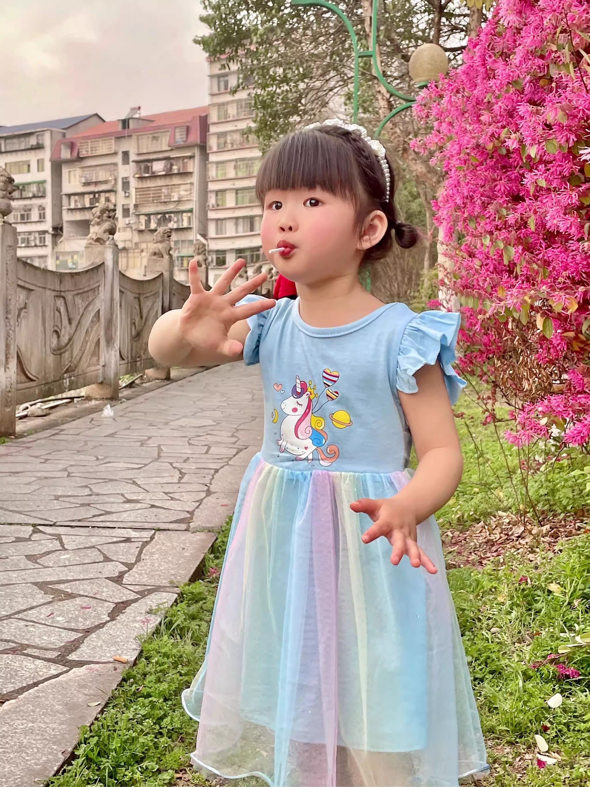 Girls' dress, children's summer children's clothing, princess dress, foal colored mesh splicing, sleeveless fluffy skirt