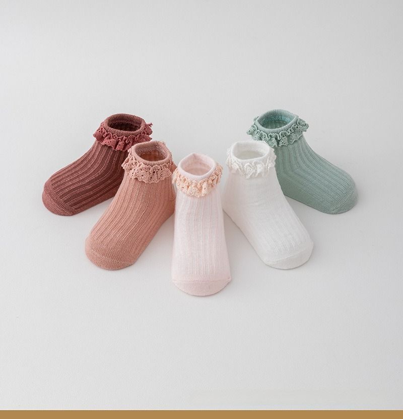 Newborn adhesive anti slip spring and autumn cotton socks for infants and young children aged 0-6 months, princess lace socks for babies, floor socks for babies