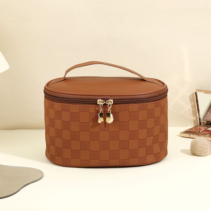 Minimally designed checkerboard makeup bag for women with a high-end feel, large capacity storage bag, waterproof handheld travel portable toiletry bag
