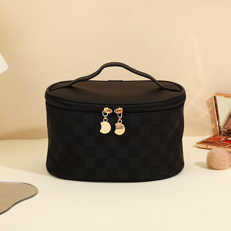 Minimally designed checkerboard makeup bag for women with a high-end feel, large capacity storage bag, waterproof handheld travel portable toiletry bag
