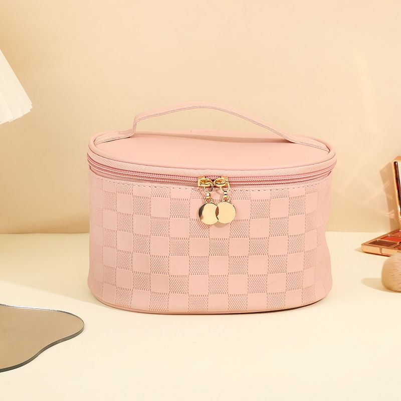 Minimally designed checkerboard makeup bag for women with a high-end feel, large capacity storage bag, waterproof handheld travel portable toiletry bag