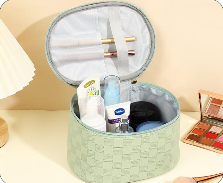 Minimally designed checkerboard makeup bag for women with a high-end feel, large capacity storage bag, waterproof handheld travel portable toiletry bag