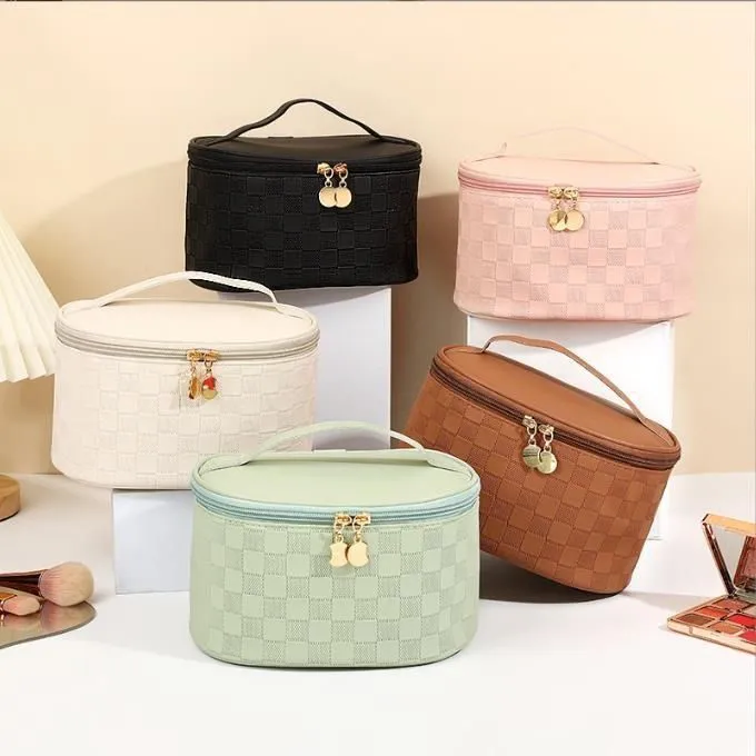 Minimally designed checkerboard makeup bag for women with a high-end feel, large capacity storage bag, waterproof handheld travel portable toiletry bag