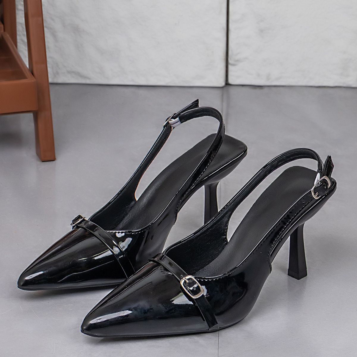 Autumn new women's Baotou high heels, fashionable patent leather slim heels, high heels with empty buckle at the back, single shoes for women